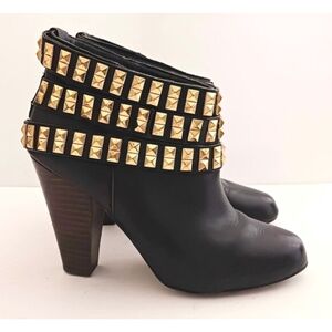 Betsey Johnson Camper Blk Leather Ankle Bootie Gold Studs Ankle Strap Sz 7.5